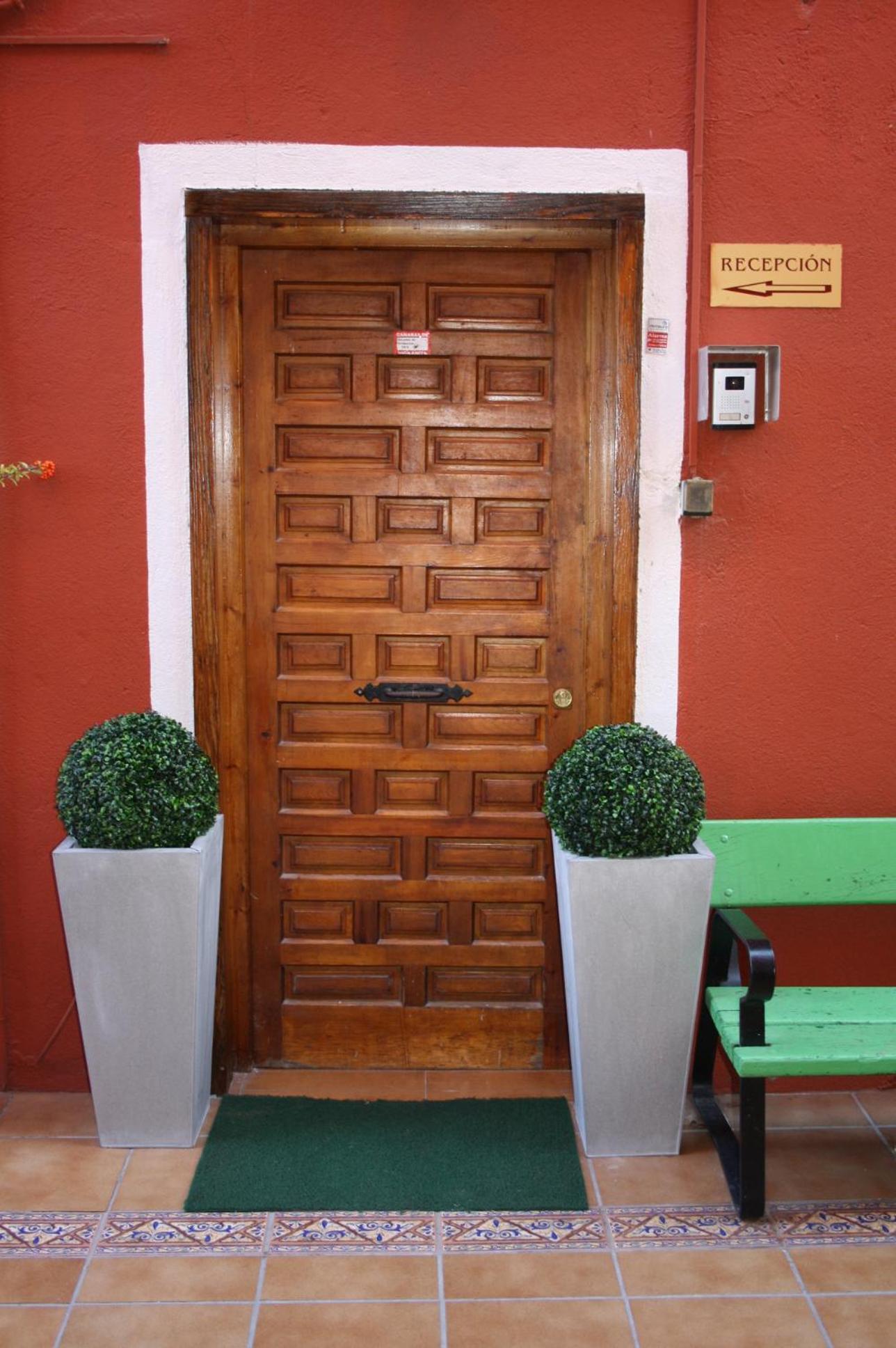 Hostal Cervantes Daganzo De Arriba Buitenkant foto